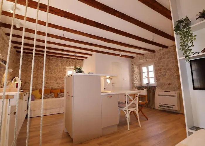 Old Cozy Design * 시베니크