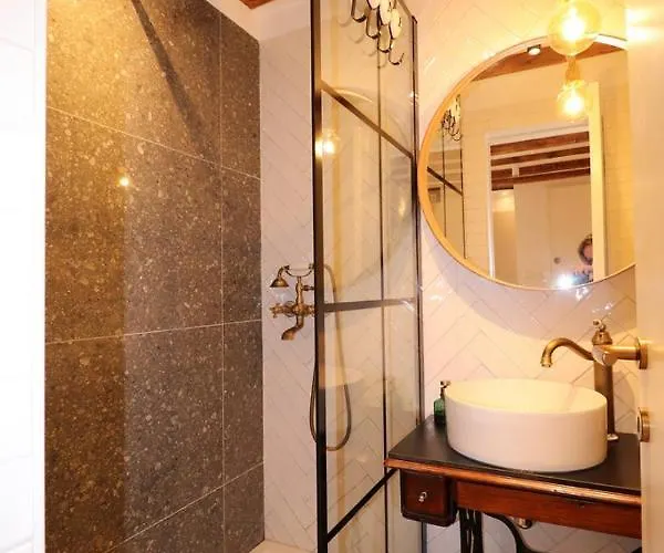 Old Cozy Design 아파트 시베니크